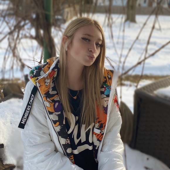 Meet your Posher, Ashli - Picture 1 of 1